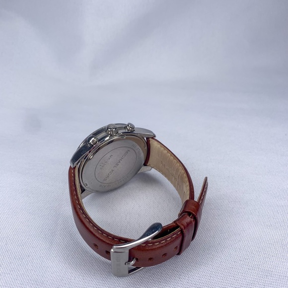 Micheal Kors Men’s Brown Leather Watch - Picture 3 of 4